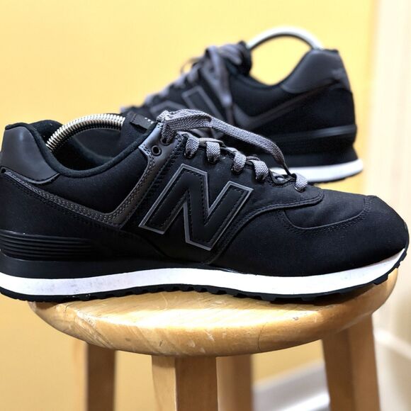 New Balance 574 Classic Shoes Mens Size 10 Black Gray Suede Mesh ML574EVB - Picture 3 of 10